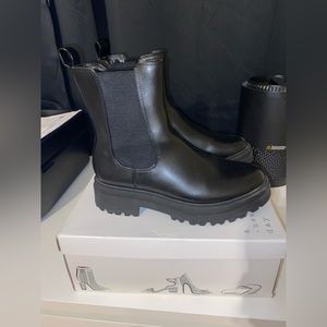 Belle Boots: Memory Foam